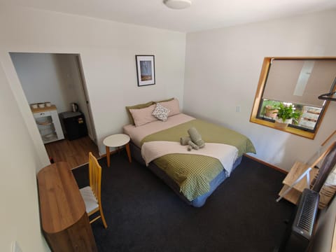 Bed, Photo of the whole room, Seating area, Bedroom, towels