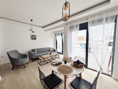 Living room, Seating area
