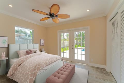 Fabulous 3 bedroom home with huge pool and garden House in Lantana