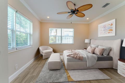 Fabulous 3 bedroom home with huge pool and garden House in Lantana