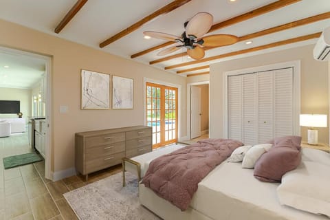 Fabulous 3 bedroom home with huge pool and garden House in Lantana