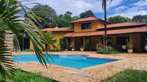 Swimming pool, fireplace