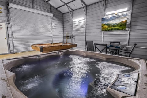 Douglas Meets Dolly home House in Sevierville