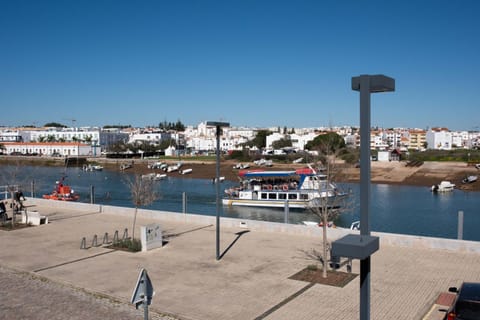 Nearby landmark, Neighbourhood, City view, River view, Street view, Location
