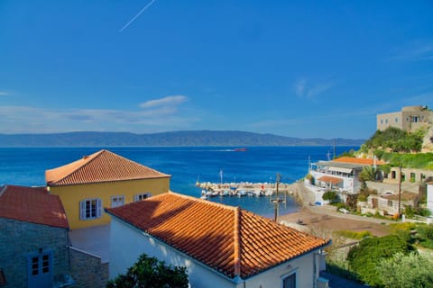 Balcony/Terrace, Landmark view, Mountain view, Sea view