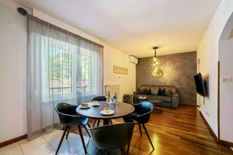 TV and multimedia, Living room, Dining area