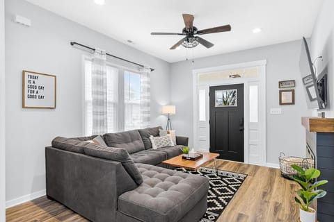 TV and multimedia, Living room, Seating area