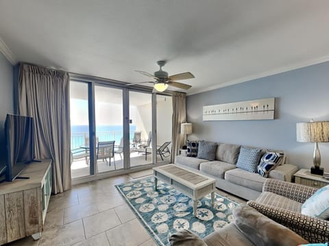 TV and multimedia, Balcony/Terrace, Living room, Seating area, Sea view, furniture