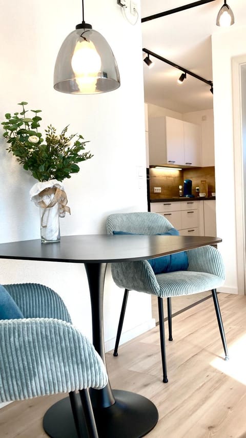Kitchen or kitchenette, Seating area, Dining area