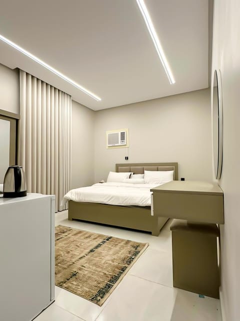 Bed, Kitchen or kitchenette, Photo of the whole room, Bedroom
