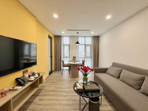 Communal lounge/ TV room, Living room, Seating area