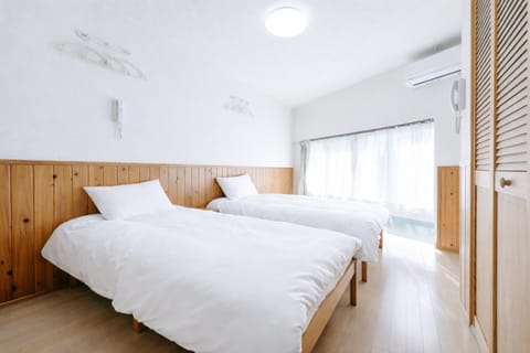 Bed, Bedroom, air conditioner