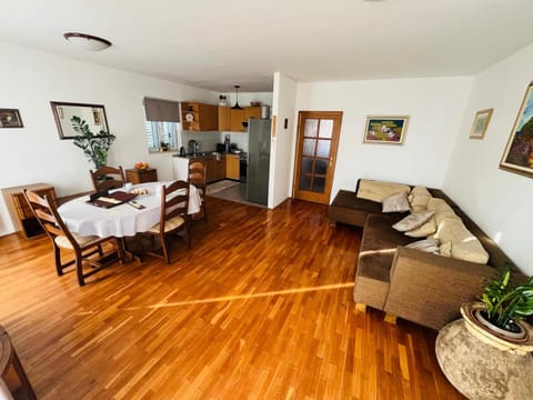 Living room, Seating area, Dining area, kitchen