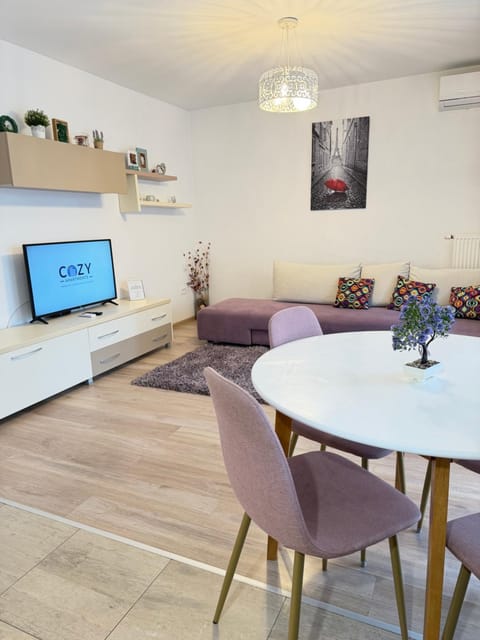 Communal lounge/ TV room, TV and multimedia, Kitchen or kitchenette, Living room, Seating area, Dining area, Evening entertainment, minibar