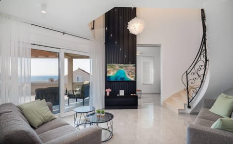 Communal lounge/ TV room, Living room