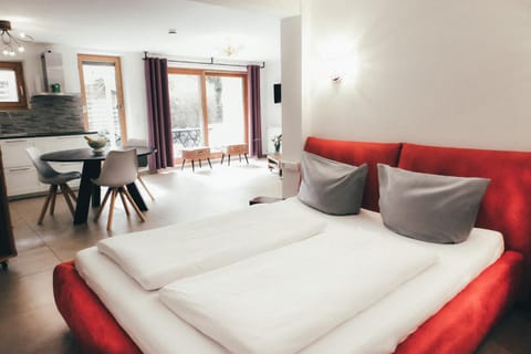 Bed, Living room, Photo of the whole room, Seating area, Dining area, Bedroom