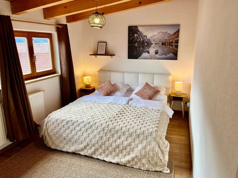 Bed, Photo of the whole room, Bedroom