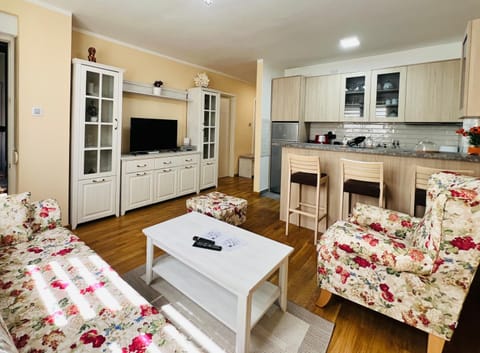 Living room, Dining area, kitchen