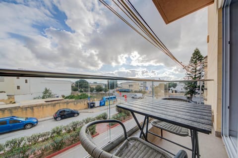 Patio, Day, View (from property/room), Balcony/Terrace, Dining area, Parking