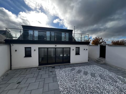 Property building, Day, Bird's eye view, View (from property/room), Balcony/Terrace, Location