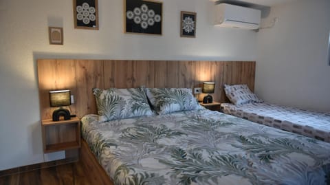 Living room, Decorative detail, Dining area, Bedroom