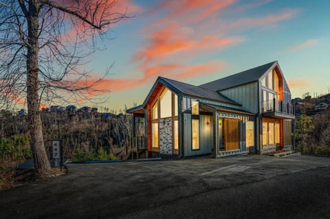 Property building, Day, Natural landscape, Sunrise, Sunset