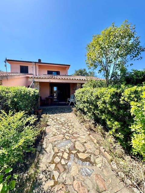 Casa vacanza a 300mt dalla spiaggia House in San Teodoro