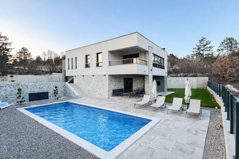 Property building, Swimming pool, sunbed