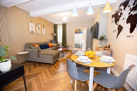 Living room, Seating area, Dining area