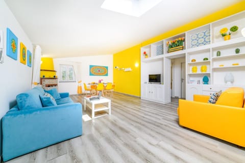 Communal lounge/ TV room, TV and multimedia, Living room, Seating area