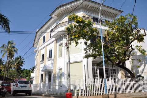 Property building, Neighbourhood, Parking