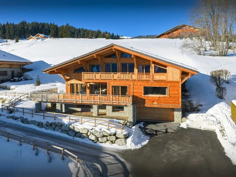 Property building, Day, Natural landscape, Winter, Mountain view