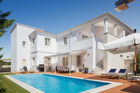 Property building, Swimming pool, sunbed