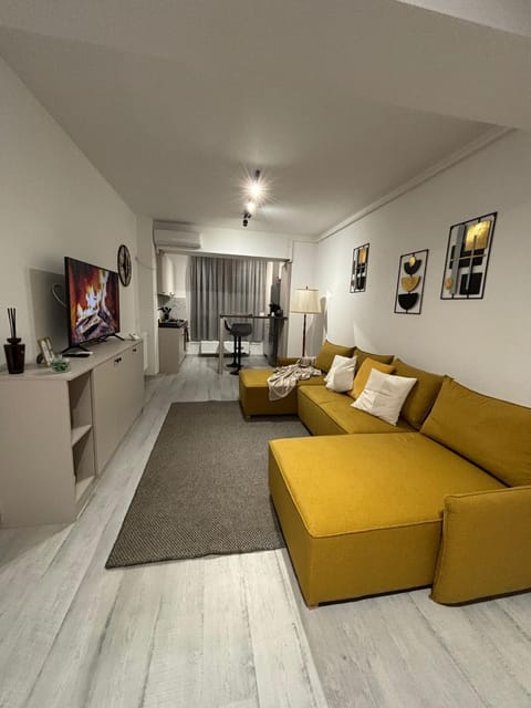 Communal lounge/ TV room, TV and multimedia, Living room, Seating area