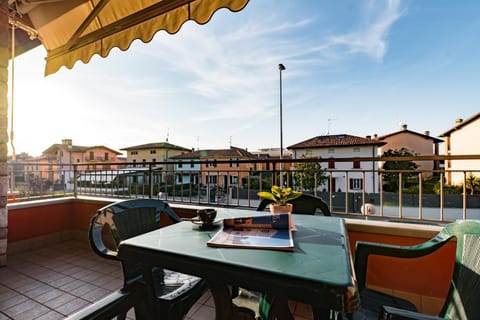 Artists - appartamento con terrazza e piscina Apartment in Desenzano del Garda
