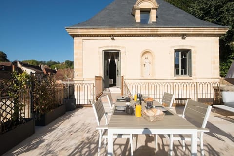 Property building, Patio