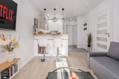 TV and multimedia, Kitchen or kitchenette, Living room
