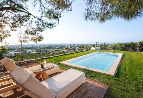 Patio, Garden view, Pool view, Swimming pool, sunbed