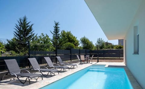 Property building, Patio, Day, Pool view, Swimming pool, sunbed