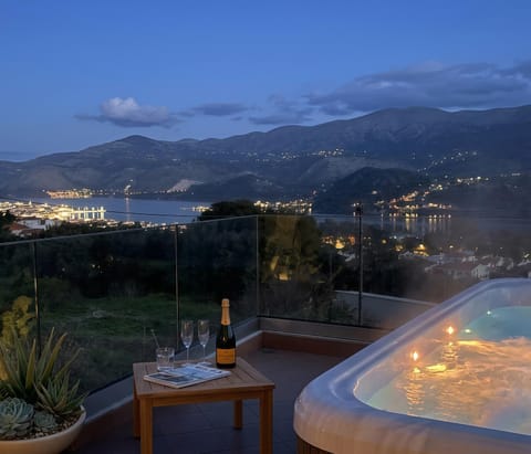 Nearby landmark, Hot Tub, City view, Mountain view, Sea view