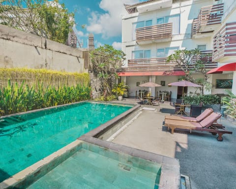 Property building, Garden view, Pool view, Swimming pool