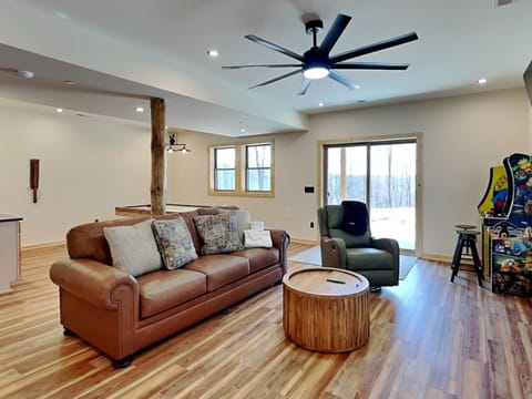 Day, Living room, Seating area, furniture