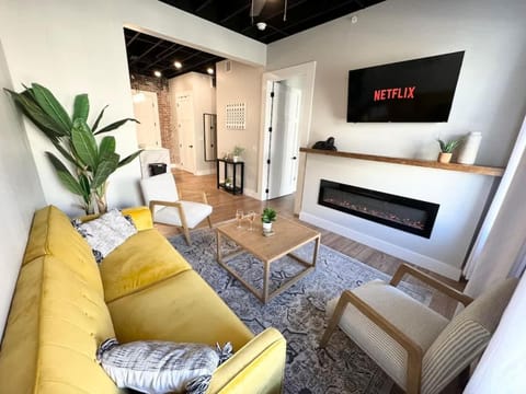 Modern 2BR Apt w Electric Fireplace By KeenStays Apartment in Cape Girardeau