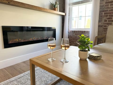 Modern 2BR Apt w Electric Fireplace By KeenStays Apartment in Cape Girardeau