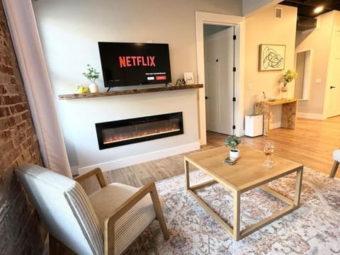 Luxe 2KBR Apt w Electric Fireplace By KeenStays Apartment in Cape Girardeau