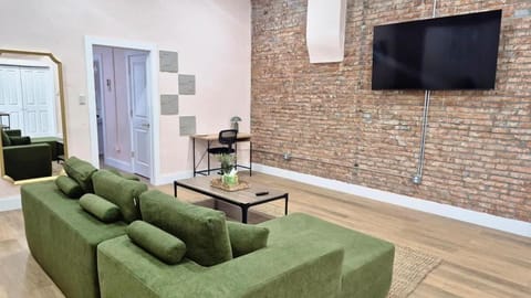 Fresh & Cozy Retreat w King Bed By KeenStays Apartment in Cape Girardeau