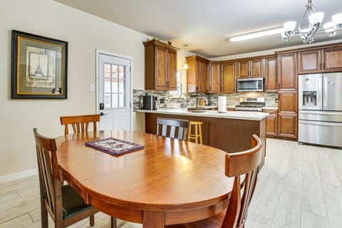 Family Retreat in Richmond! Spacious Home with Patio House in Rosenberg