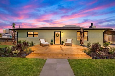 Property building, Facade/entrance, Seating area