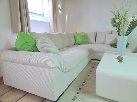 Living room, Decorative detail, Seating area
