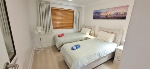 Palm Breeze Retreat Apartment in Sea Point